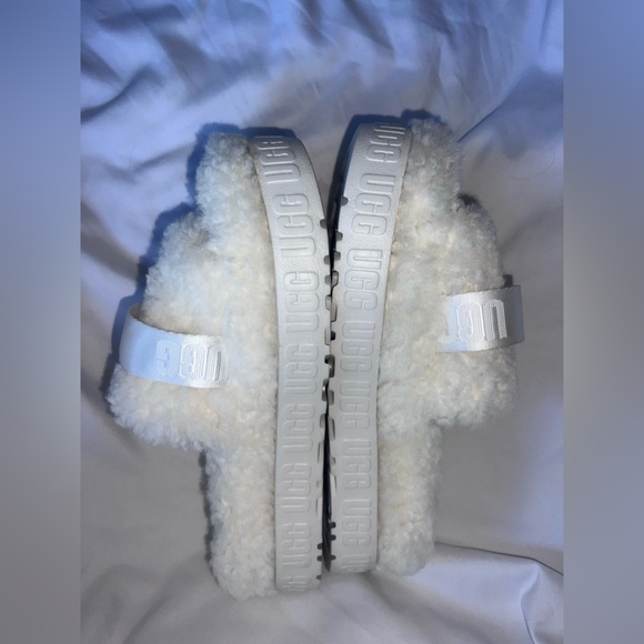 Ugg slides size 8 - Picture 3 of 5